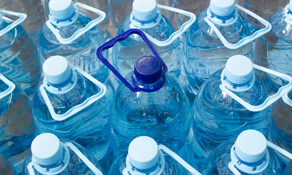 Jak zaplanować wodę na event firmowy, konferencję lub szkolenie?